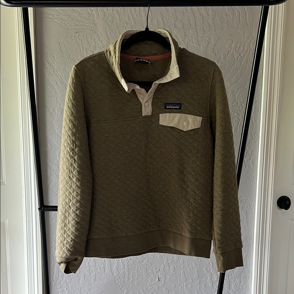 Patagonia Sweaters - Patagonia Women's Olive Quilted Crewneck Sweater